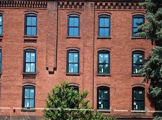 28 Woodland St APT 3, Worcester, MA 01610