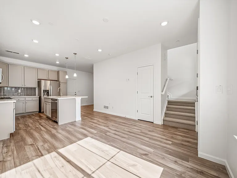 475 Millwall Cir — Photo 8