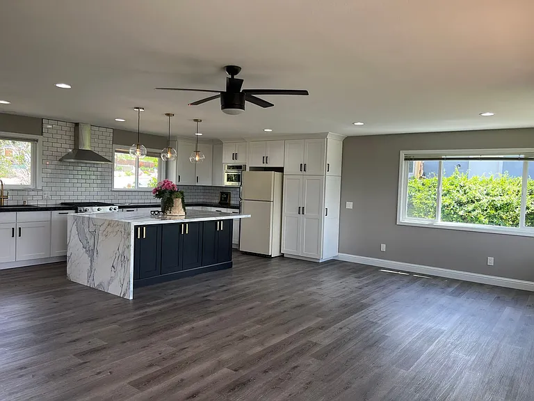 7370 Pembroke Dr — Photo 8