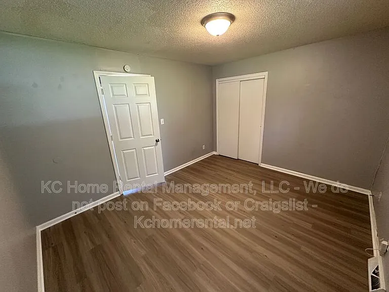 7227 Gilmore Ave — Photo 17