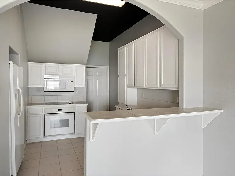16 Regency Point — Photo 15
