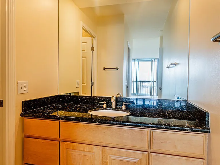 999 Green St #2501 — Photo 10