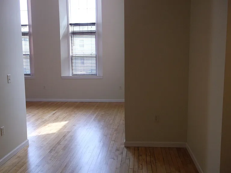 351 Pine St #102 — Photo 6
