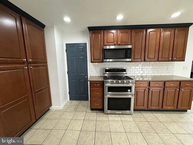 8 Cooper Ave — Photo 11