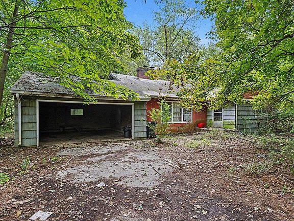 2nd image of 51200 Lilac Rd