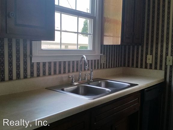 5th image of 2226 Glory Dr