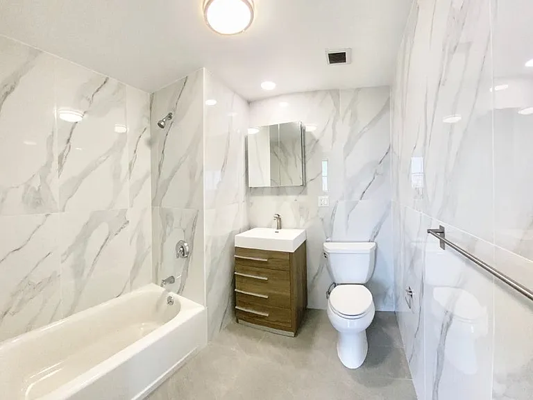 1705 E 17th St #210 — Photo 8