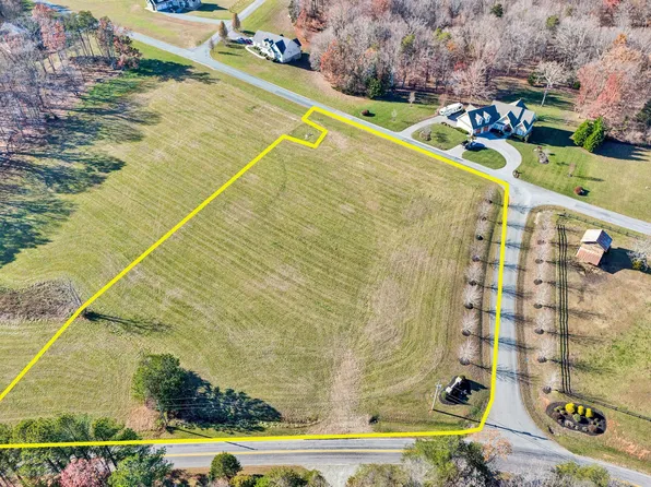 27 Plantation Point, Moneta, VA 24121