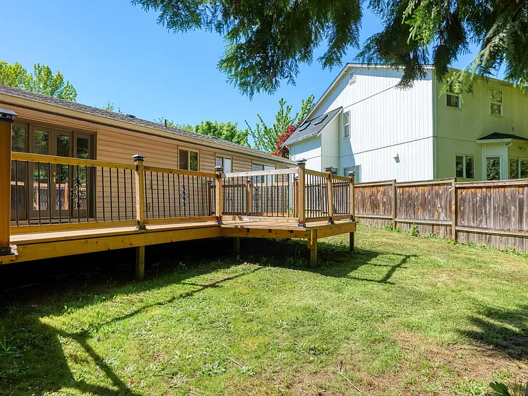 5561 SE Brookside St — Photo 17
