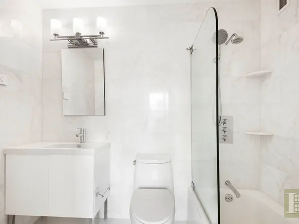 222 West 14th Street image 1 of 8