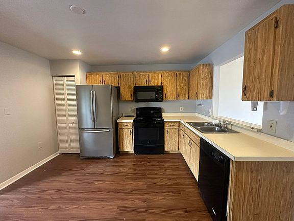 5th image of 661 Royalty Ct