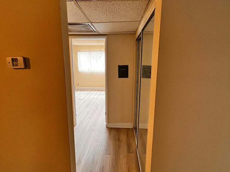 2220 W Victory Blvd #102 — Photo 10