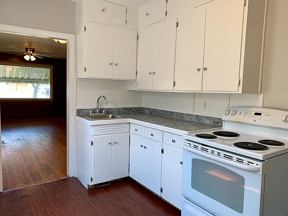 3rd image of 1825 Saint John St