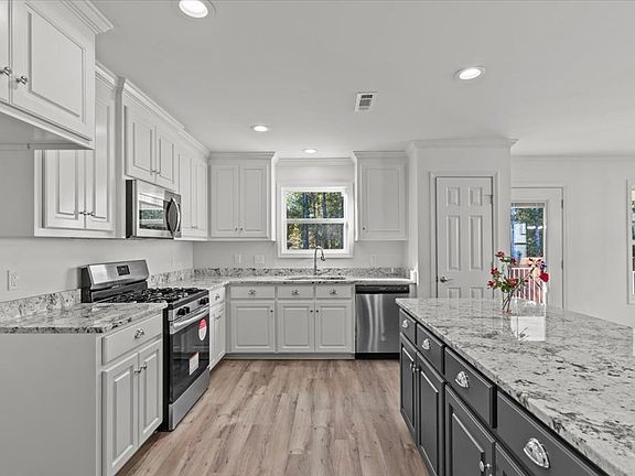 3rd image of 510 Birchwood Ln