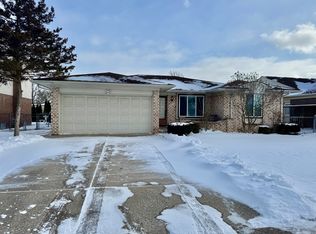 13770 White Cap Dr, Sterling Heights, MI