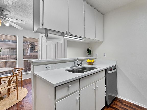 4th image of 6910 Hart Ln APT 203