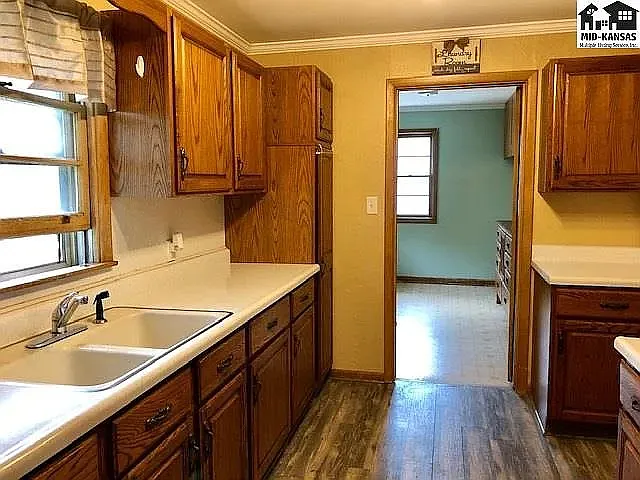 111 Robert St — Photo 11