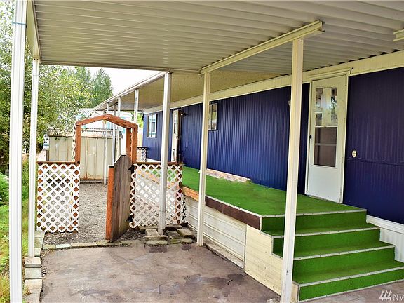 Newly resurfaced kitchen countertops.  Appliances included- dish washer, stove and fridge.