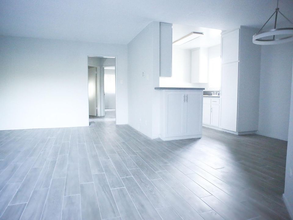 2nd image of 1721 S Burnside Ave #102