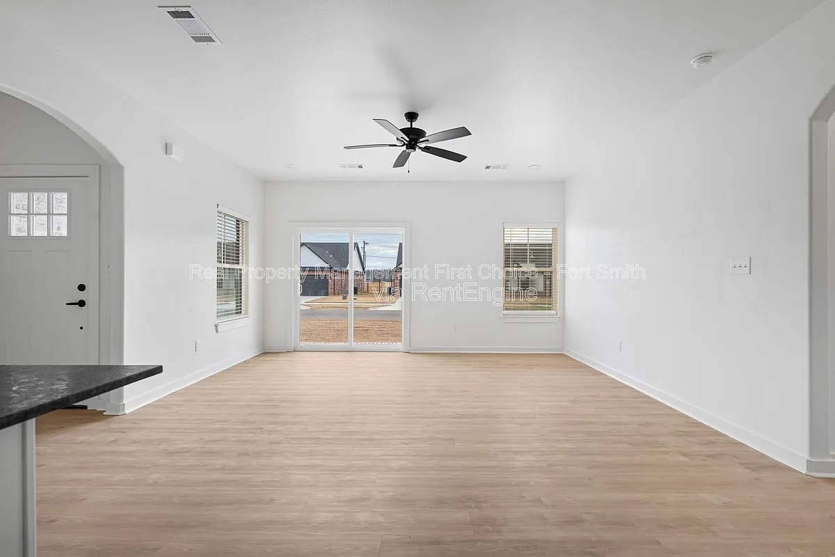 Building Photo - 8900 Cambria Cir #B