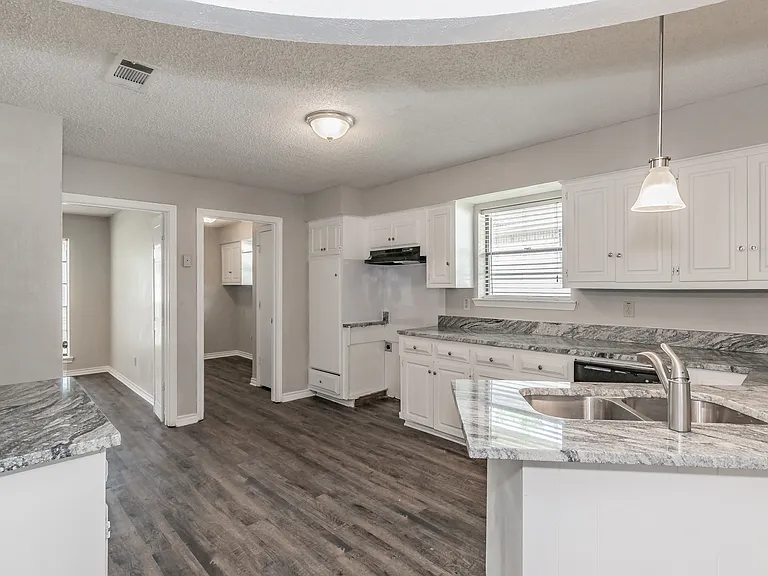 3008 Apple Valley Dr — Photo 42