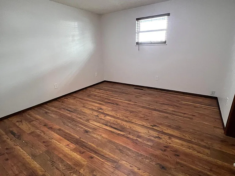 328 E Walton Ave — Photo 10