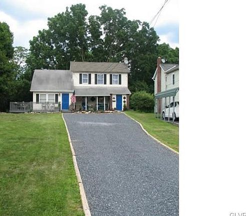 Long driveway, plenty of off street parking