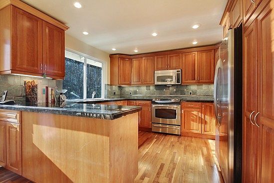 5th image of 21009 NE 60th Pl