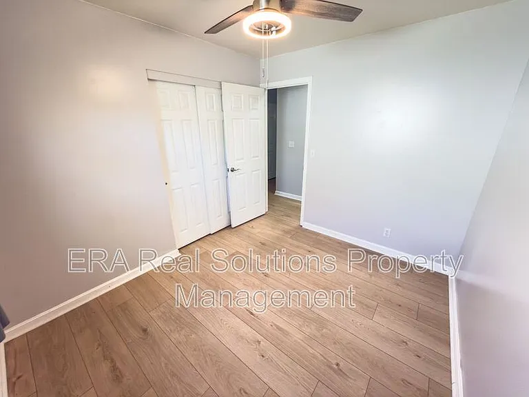 715 McCormick Ln — Photo 16