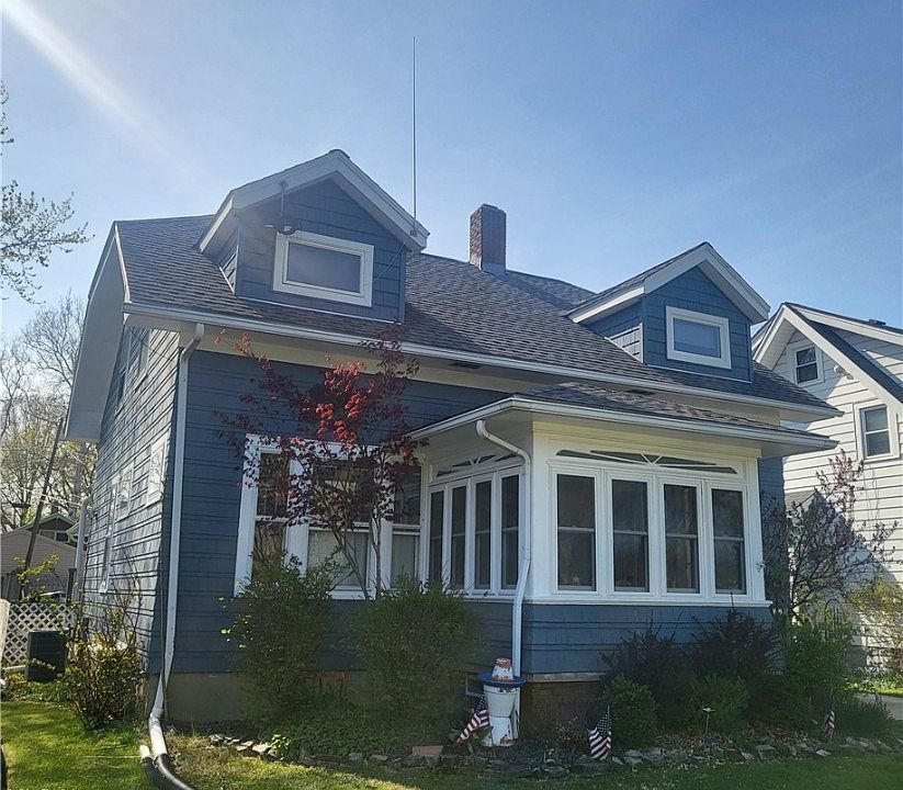 1st image of 978 Lakeview Dr