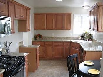 4th image of 3886 Degnan Blvd