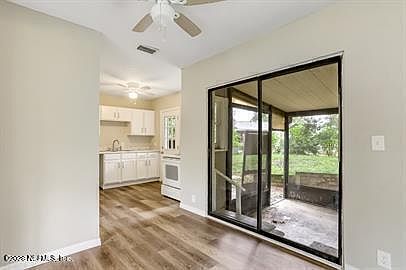 3rd image of 4826 RIVERDALE Road