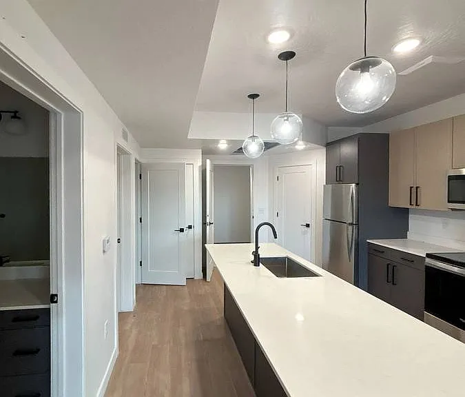 Promontory Place — Photo 1