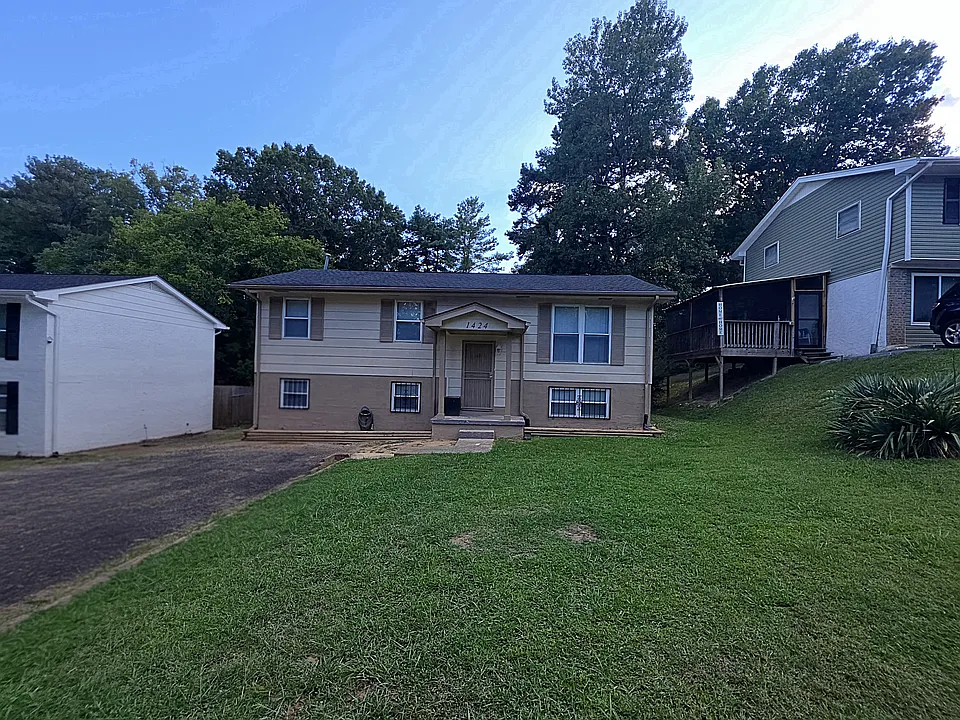 1424 Carousel Rd