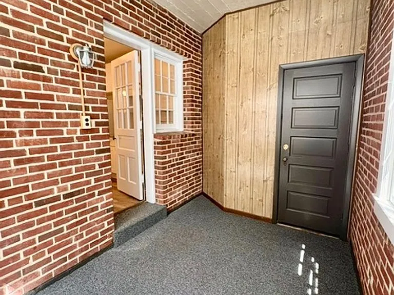 - 4534 Avondale Street — Photo 5