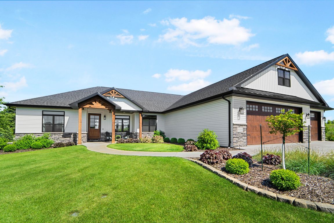 N3092 Ledgeview Ter, Hortonville, WI 54944 MLS 50292980 Zillow