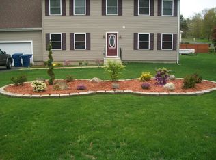 11 Grabner Dr, Waterford, CT 06385