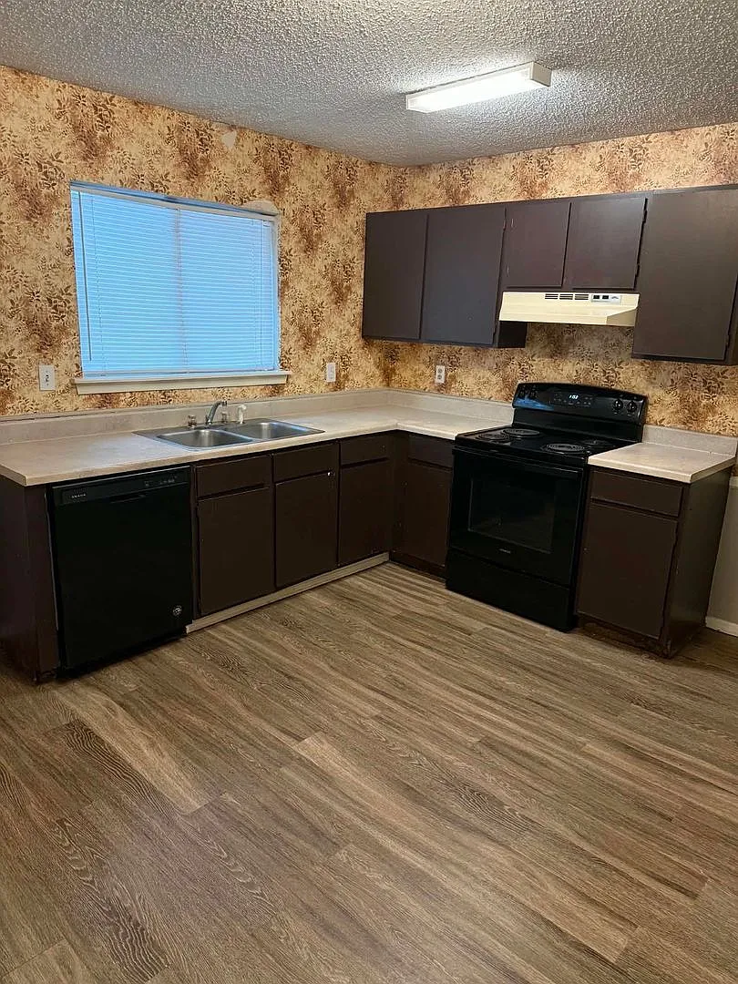 2 Bedroom Townhome in Springhill ISD — Photo 2