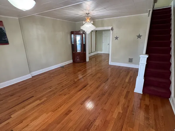 10310 106th St, Ozone Park, NY 11417