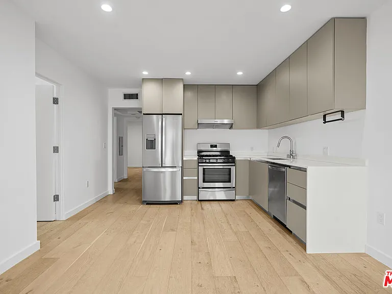11795 Gateway Blvd #4 — Photo 5