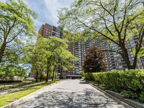 627 The West Mall #2010, Etobicoke, ON M9C 4X5