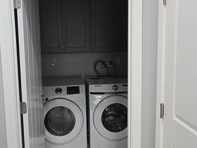 2250 W 14th St — Photo 8