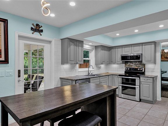 5th image of 9530 Frangipani Dr