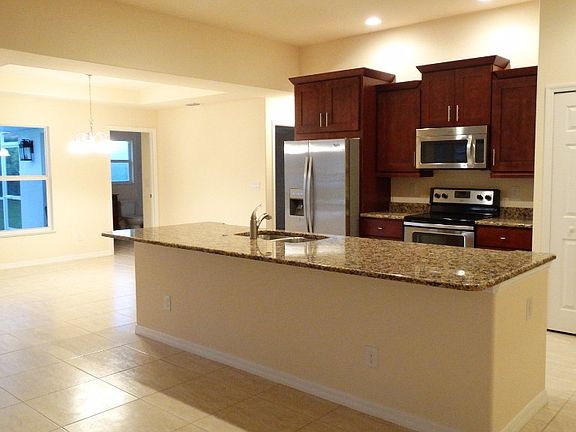 4th image of 2413 SW 40th Terrace Cpe