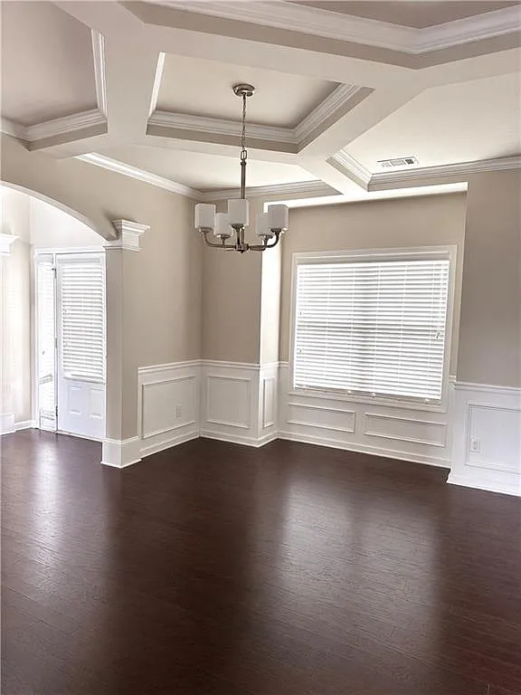 5 bed, 4.0 bath, 4276 sqft, $3,200 — Photo 3