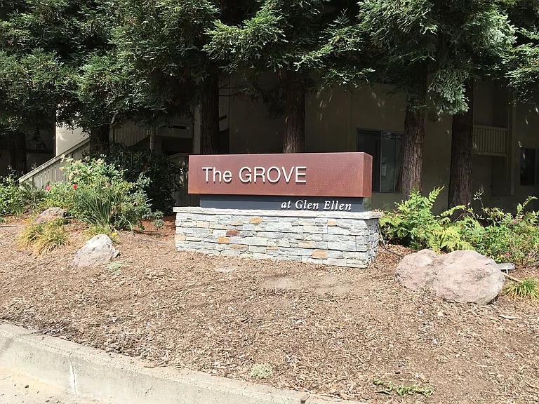 Glen Ellen Manor — Photo 1