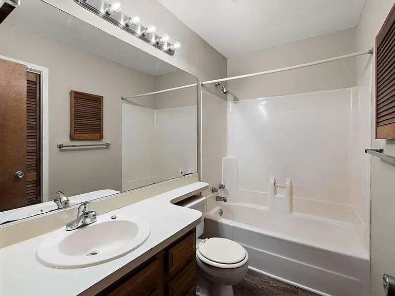 854 Catalpa Ct #A — Photo 11