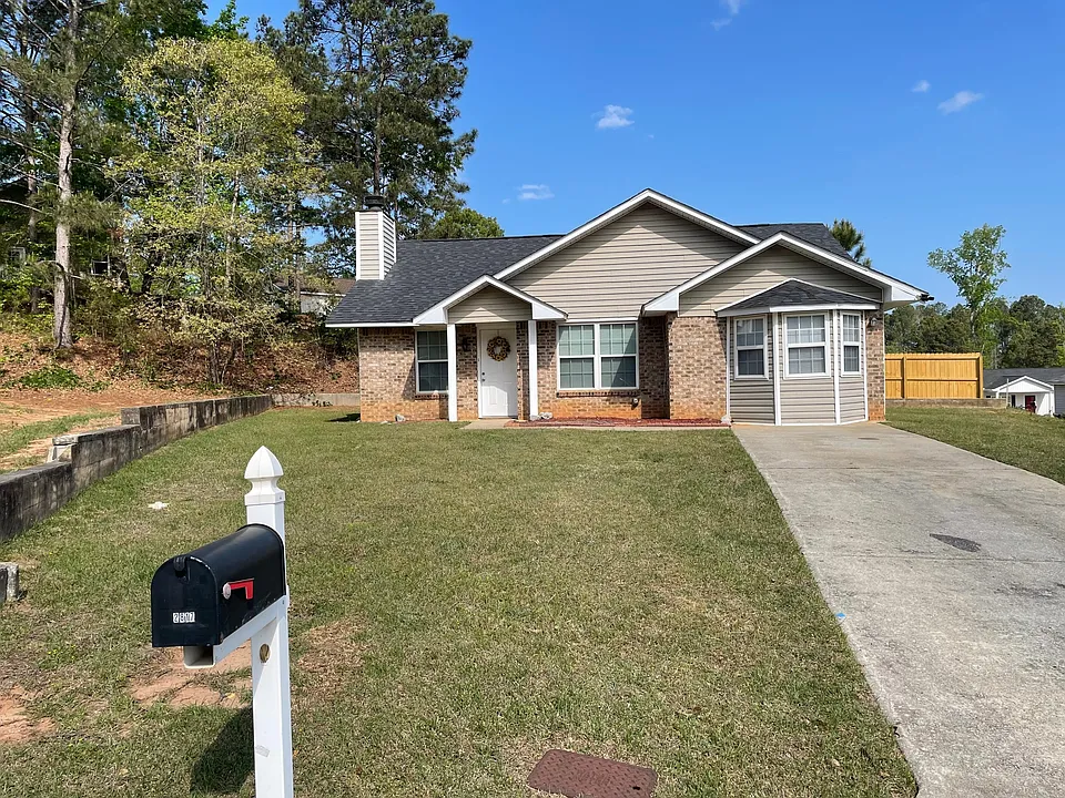2817 Ridgecrest Dr