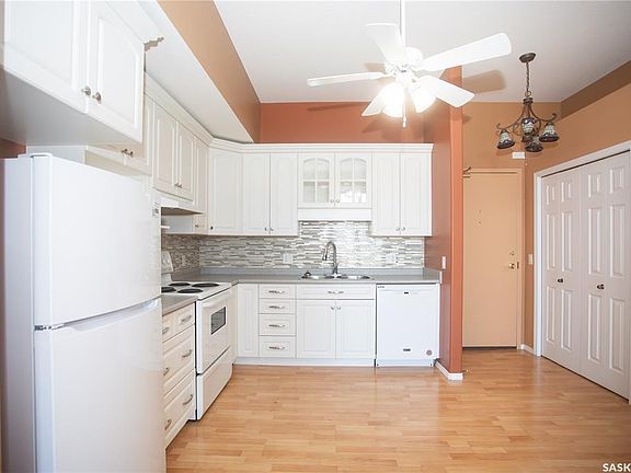 3rd image of UNIT 411-215 Lowe ROAD