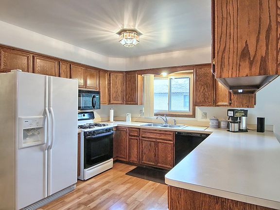 4th image of 46476 Houghton Dr